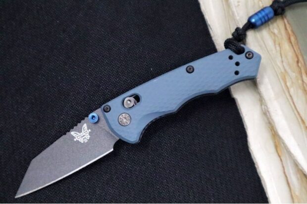 benchmade bugout knife blue