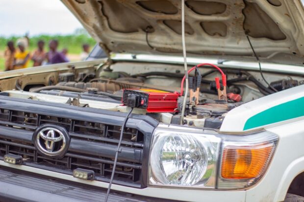 charge battery on SUV